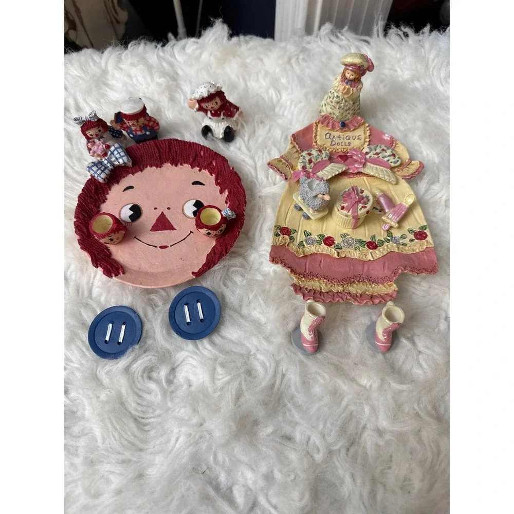 Raggedy Ann and Andy Antique Dolls Resin Wall Decor Plaque Set of 2 Red Pink